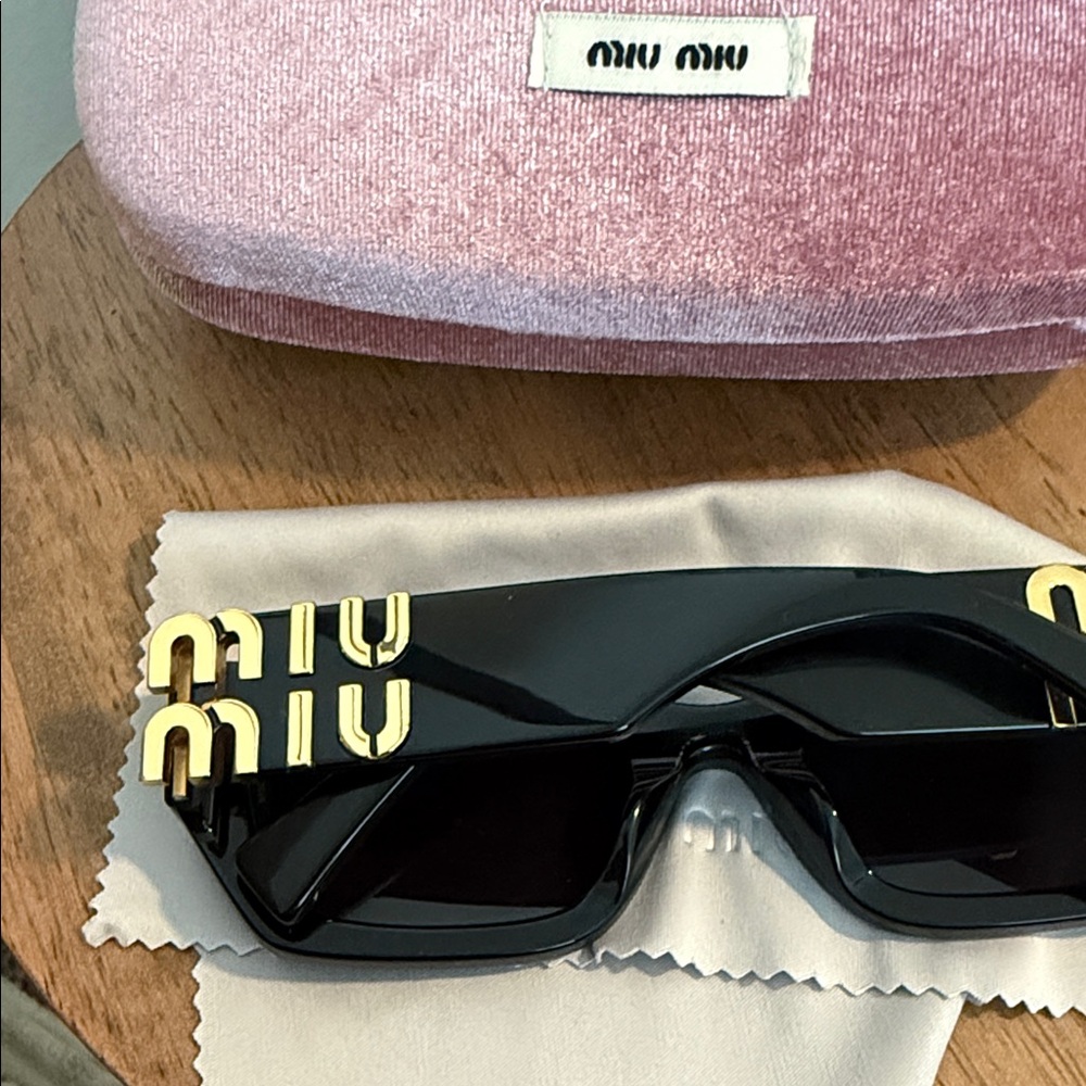 Miu Miu Black Sunglasses with Pink Velvet Case - Picture 2 of 4